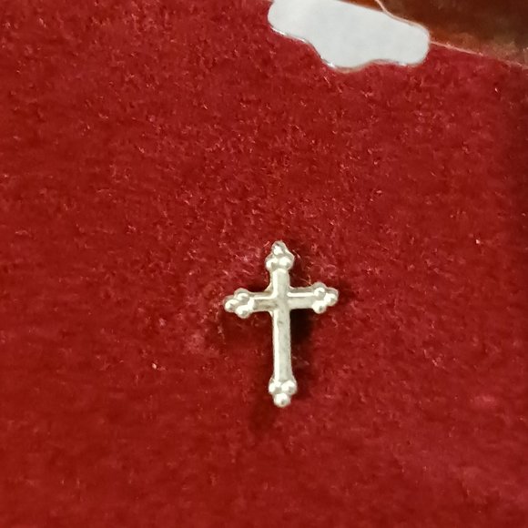 NEW! Beautiful Cross Pin - Picture 8 of 9
